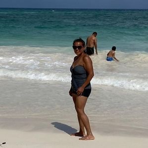 Meet your Posher, Adela